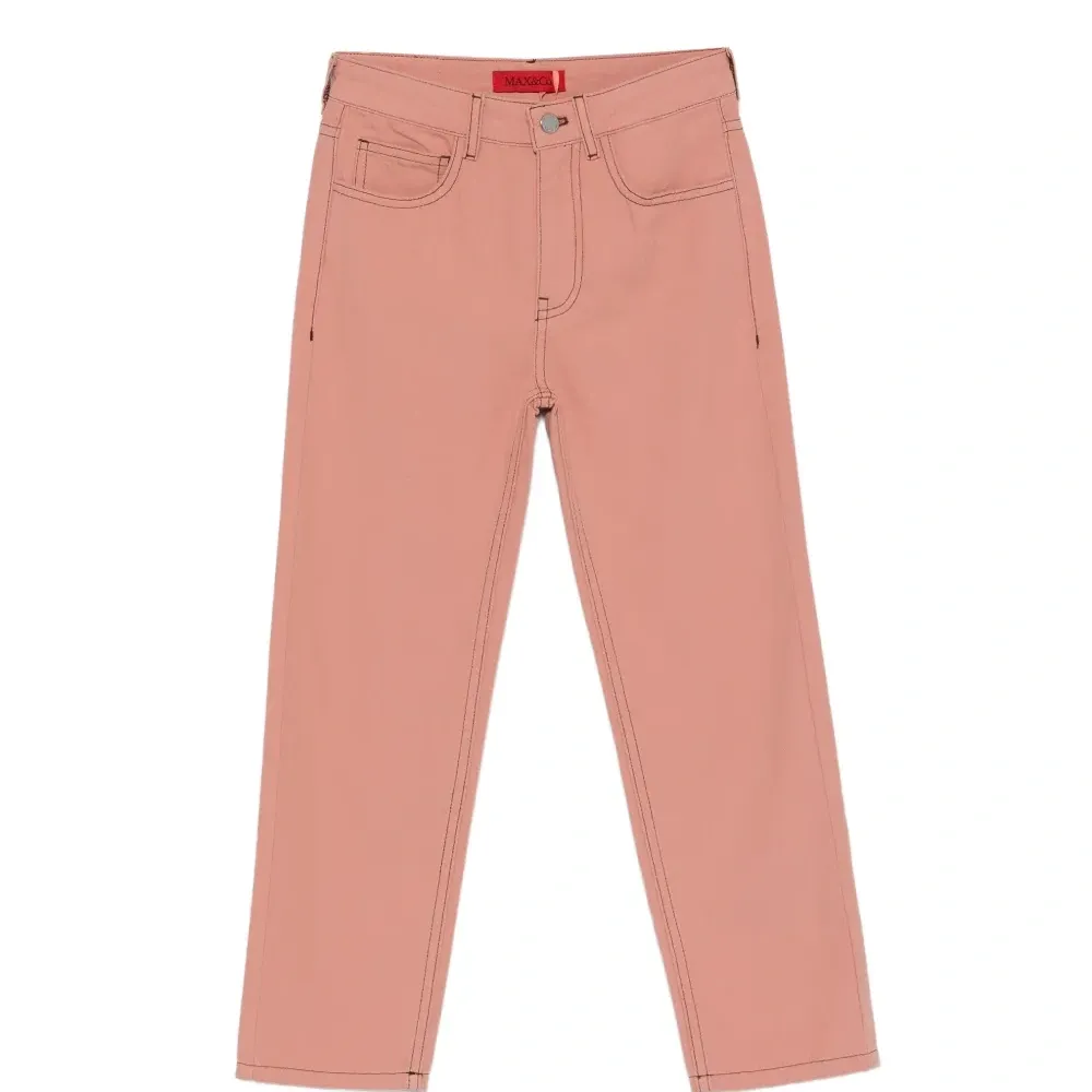 Джинсы из денима с декоративной прострочкой