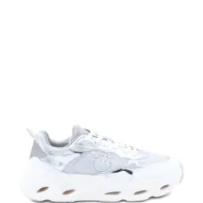 Кроссовки с тиснёным логотипом