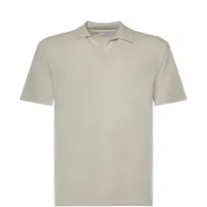 Футболка с V-образным вырезом