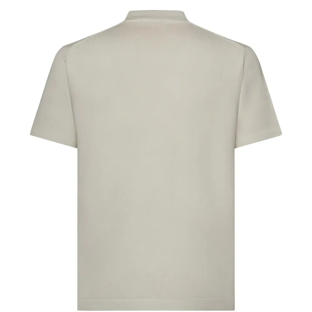 Футболка с V-образным вырезом