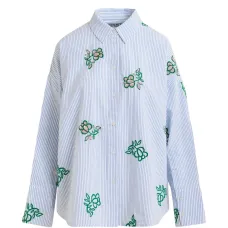 Рубашка в тонкую полоску с цветочной вышивкой Рубашка в тонкую полоску с цветочной вышивкой