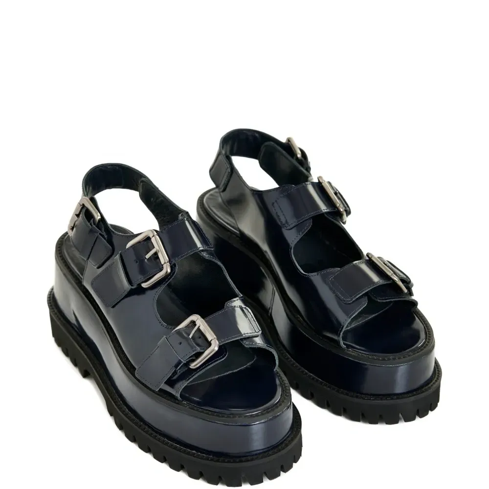 Босоножки на платформе с пряжкой