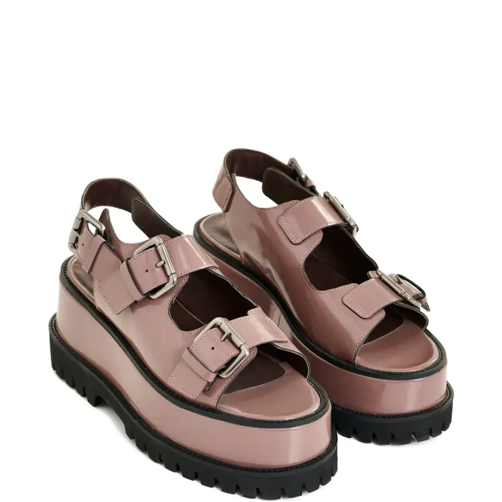 Босоножки на платформе с пряжкой