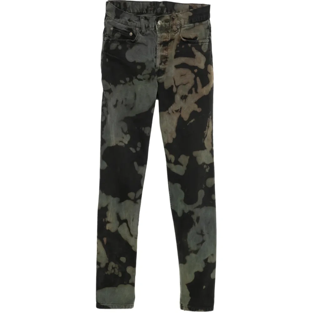 Джинсы с камуфляжным принтом