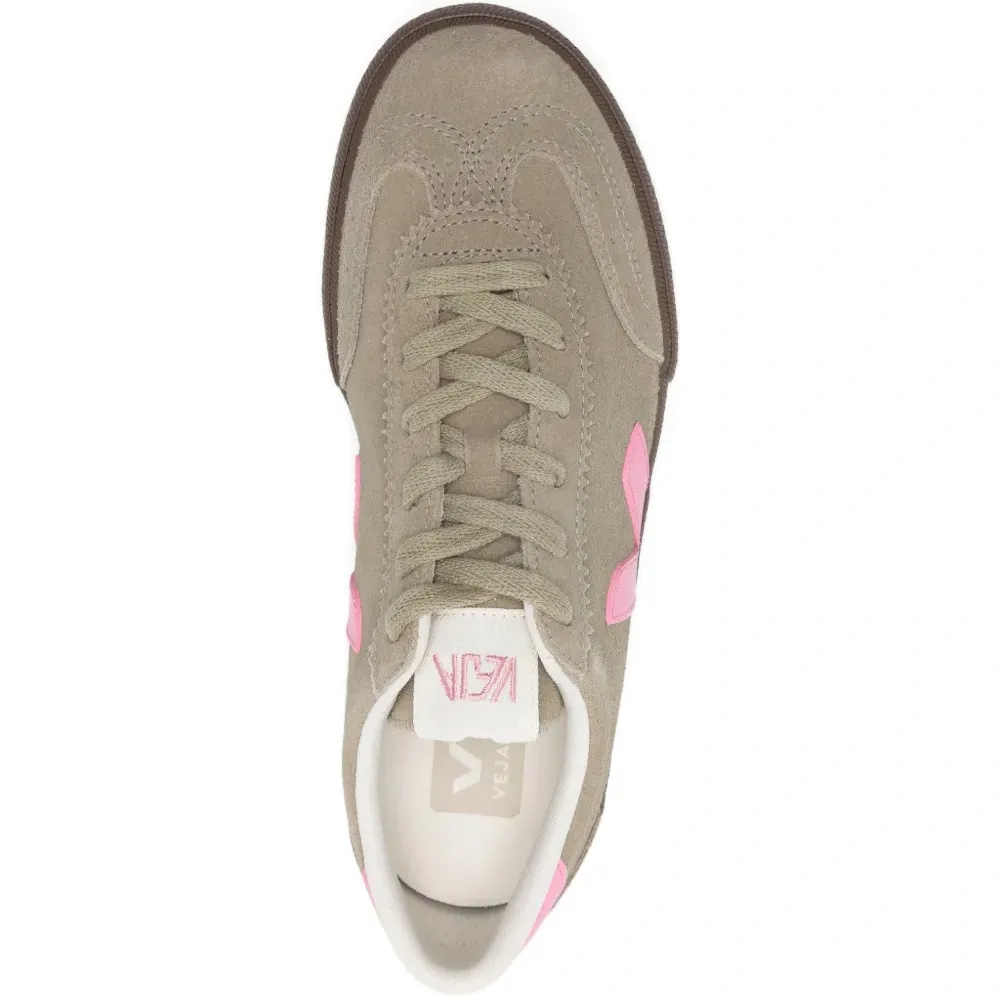 Кроссовки с аппликацией