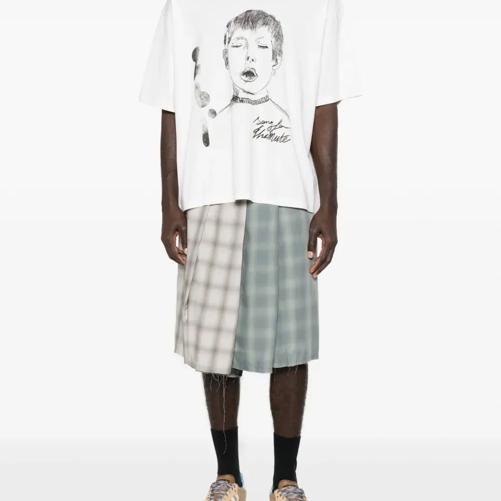 Футболка с зевающим ребёнком