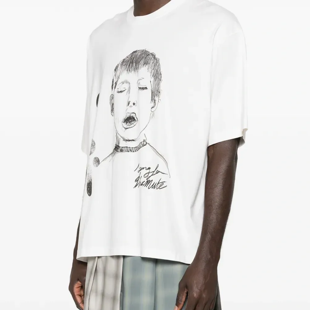 Футболка с зевающим ребёнком