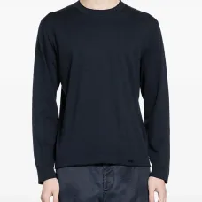 Вязаный свитер с круглым вырезом