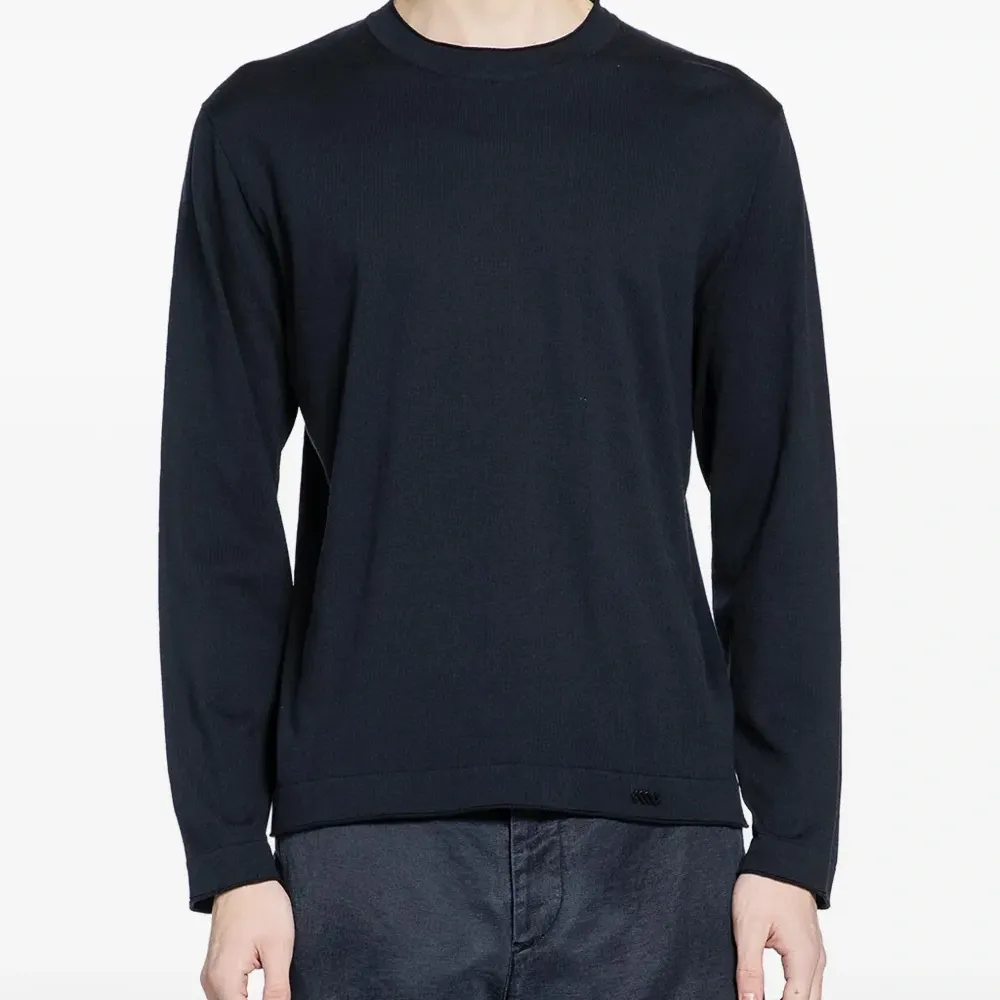 Вязаный свитер с круглым вырезом