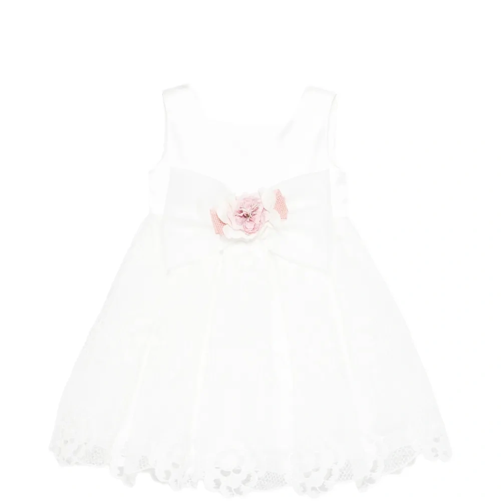 Платье с цветочными аппликациями