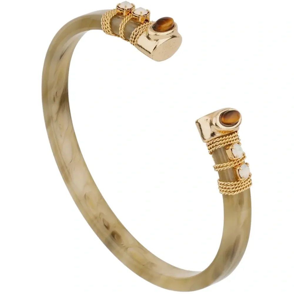 Широкий браслет-кафф с каменной отделкой Sarina