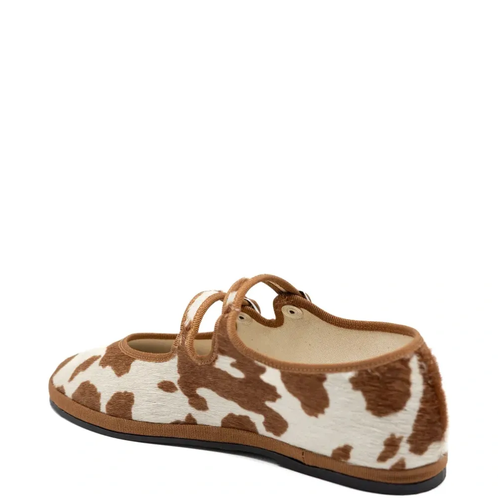 Балетки Мэри Джейн с двумя ремешками и коровьим принтом Балетки Мэри Джейн с двумя ремешками и коровьим принтом