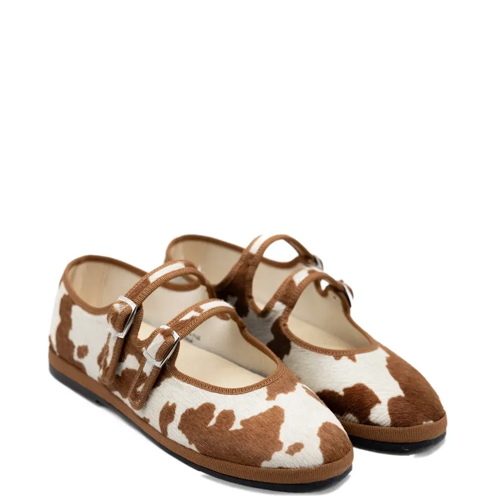 Балетки Мэри Джейн с двумя ремешками и коровьим принтом Балетки Мэри Джейн с двумя ремешками и коровьим принтом