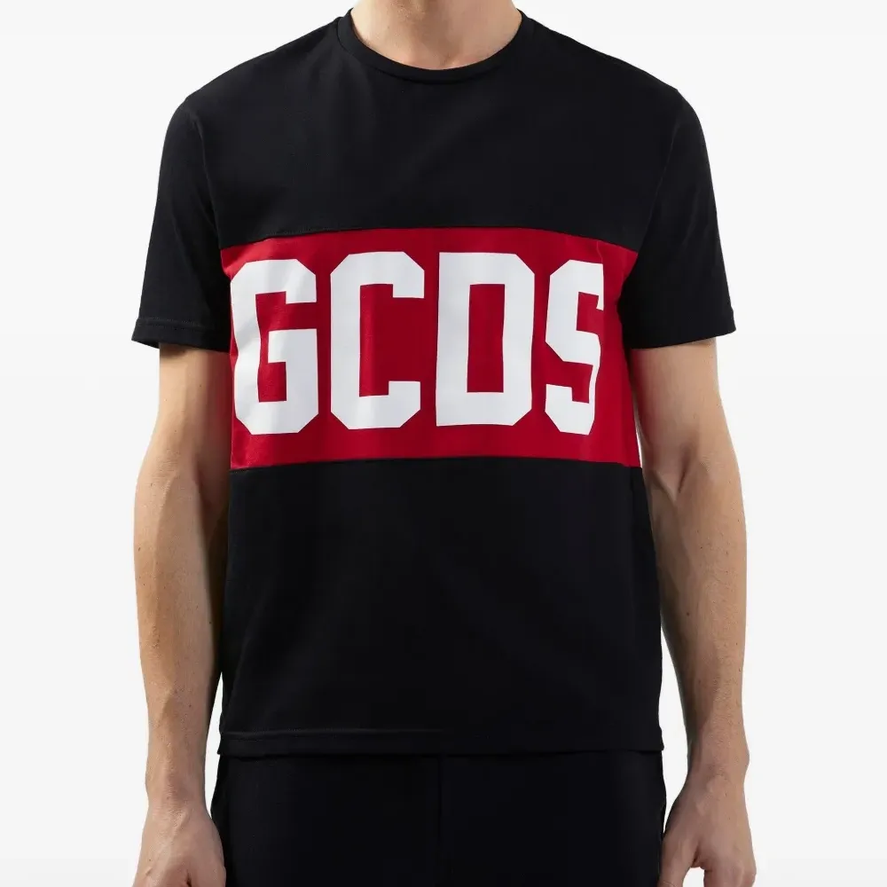 Футболка с логотипом