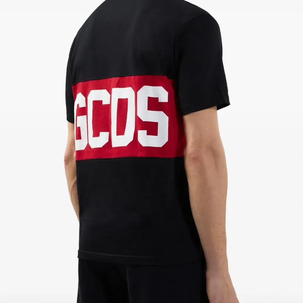 Футболка с логотипом