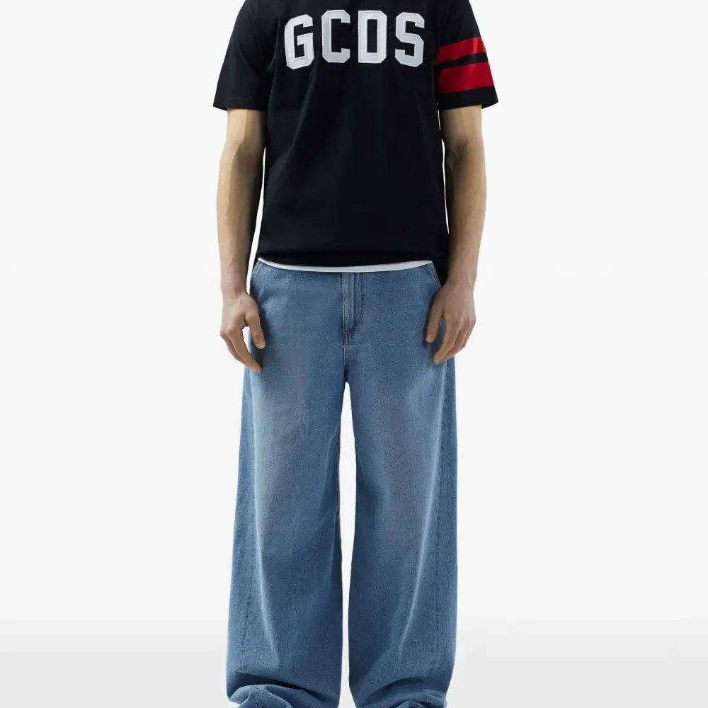 Футболка с логотипом