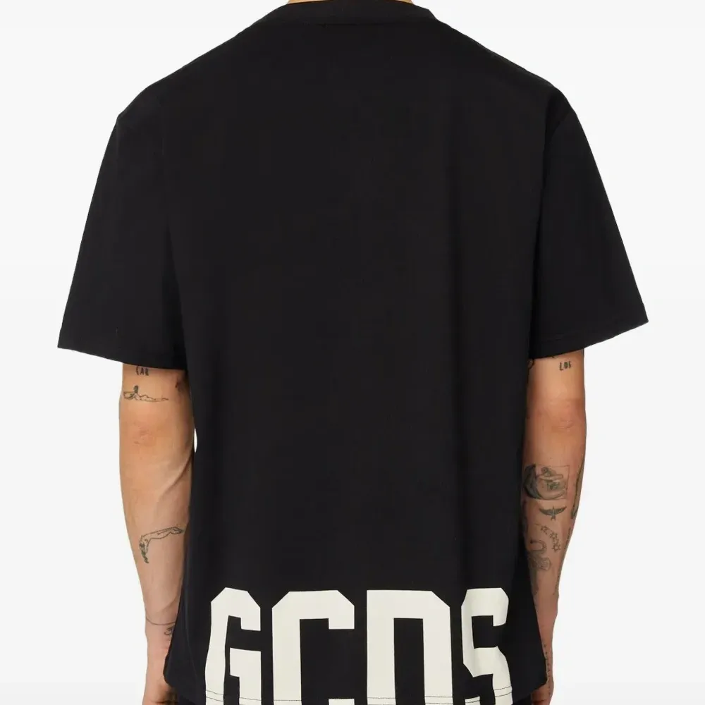 Футболка с логотипом