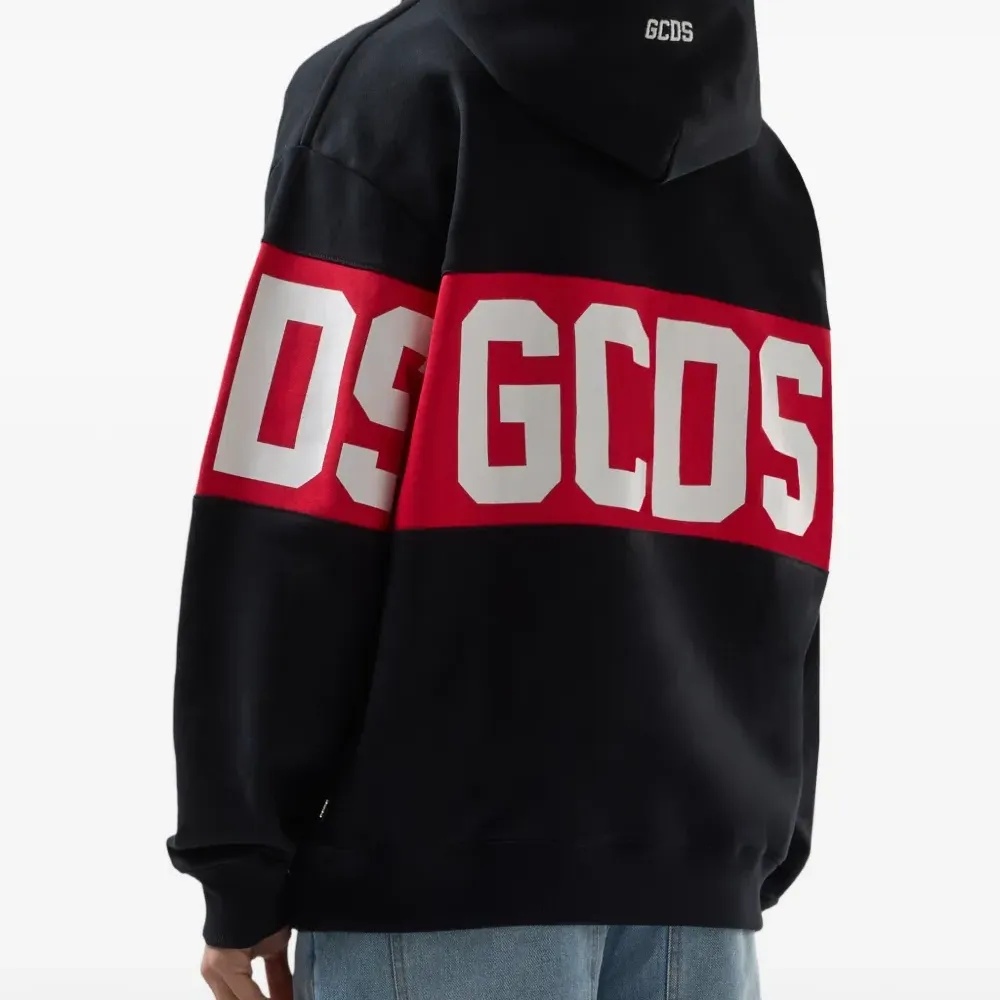 Толстовка с логотипом на поясе