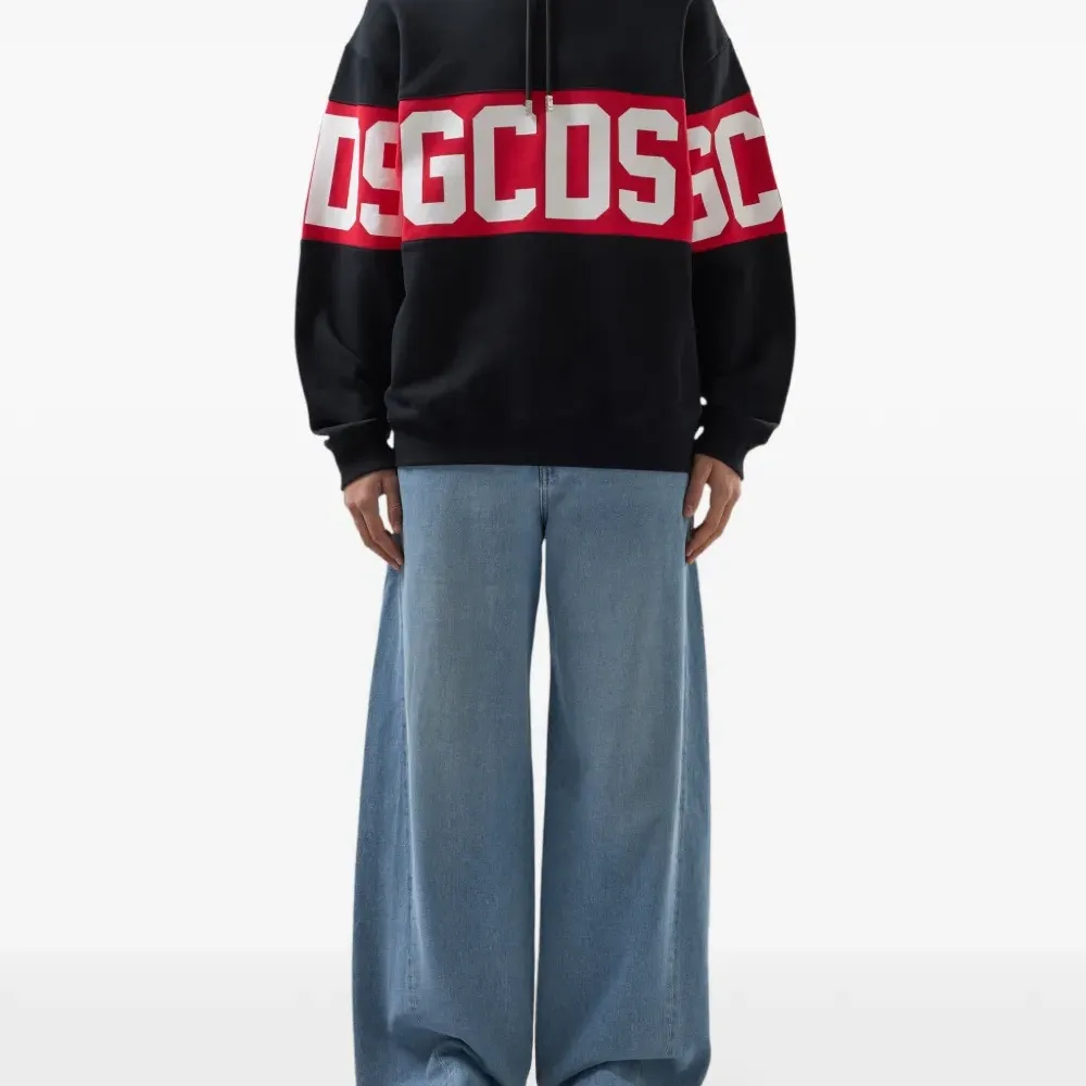 Толстовка с логотипом на поясе