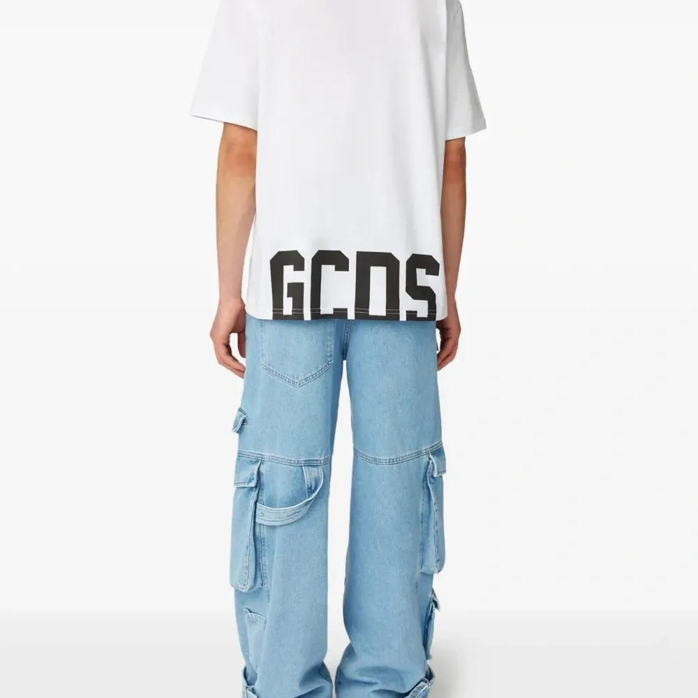 Футболка с логотипом