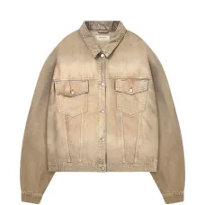 Джинсовая куртка с клапанными карманами Джинсовая куртка с клапанными карманами