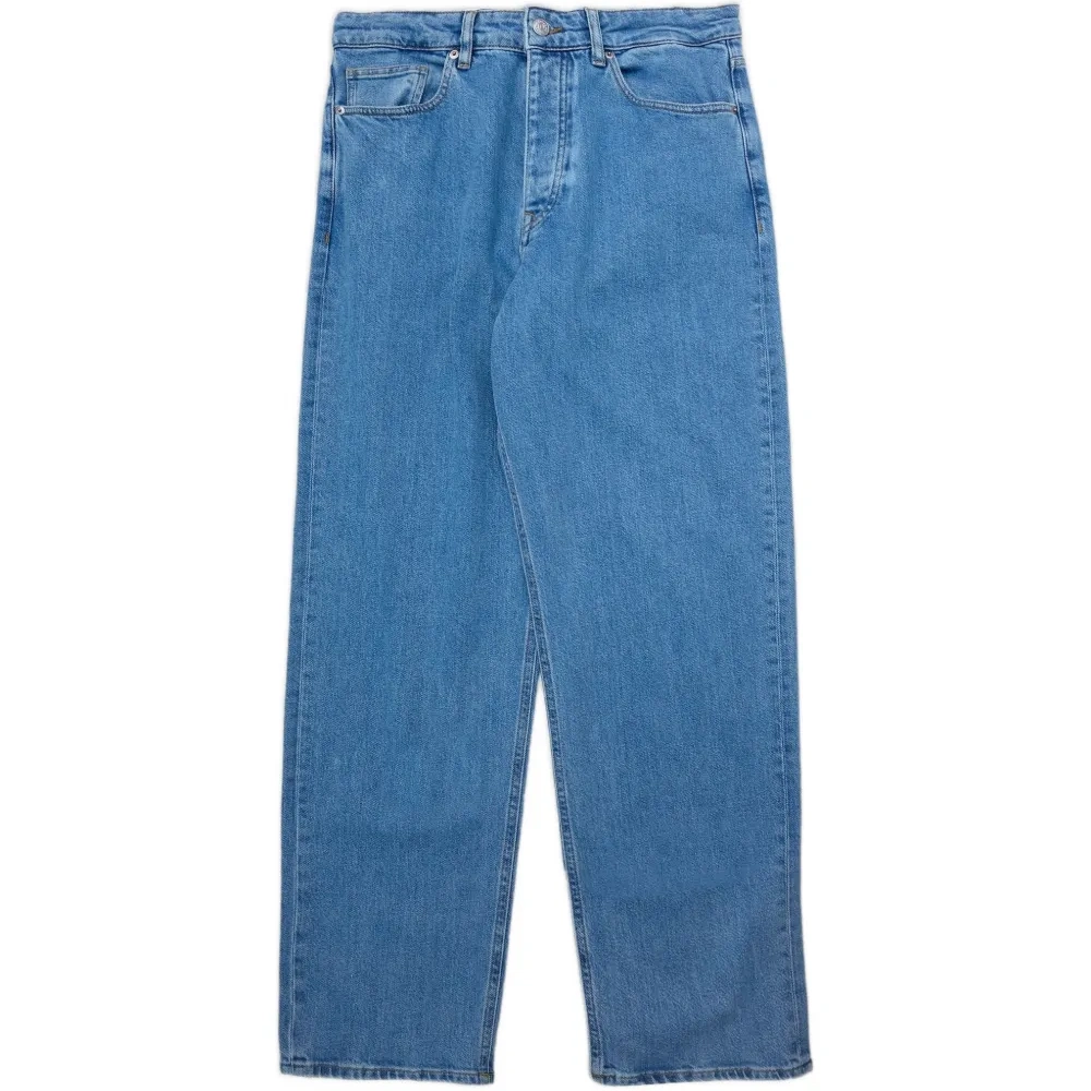 Джинсы с кожаной нашивкой