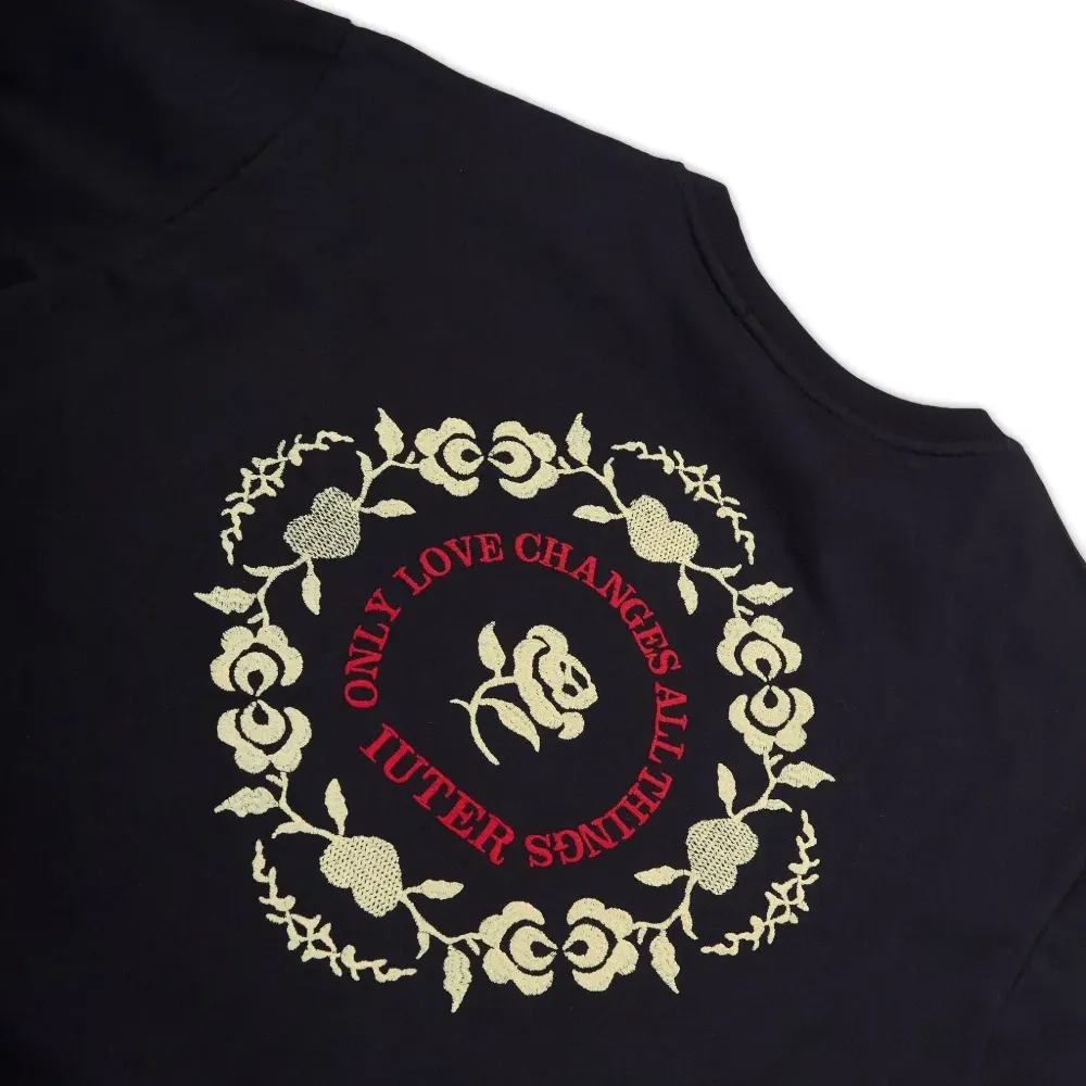 Футболка с цветочным мотивом