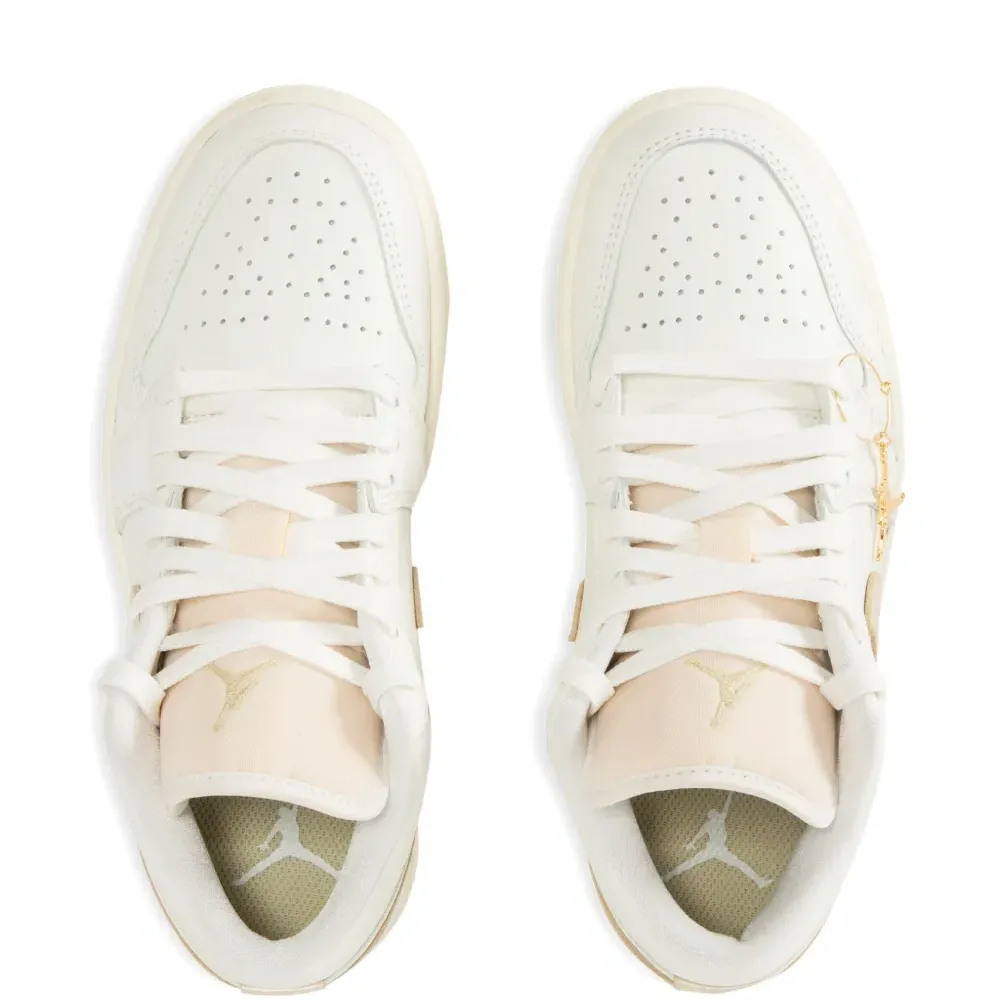 Кроссовки Air Jordan 1 Low на шнуровке