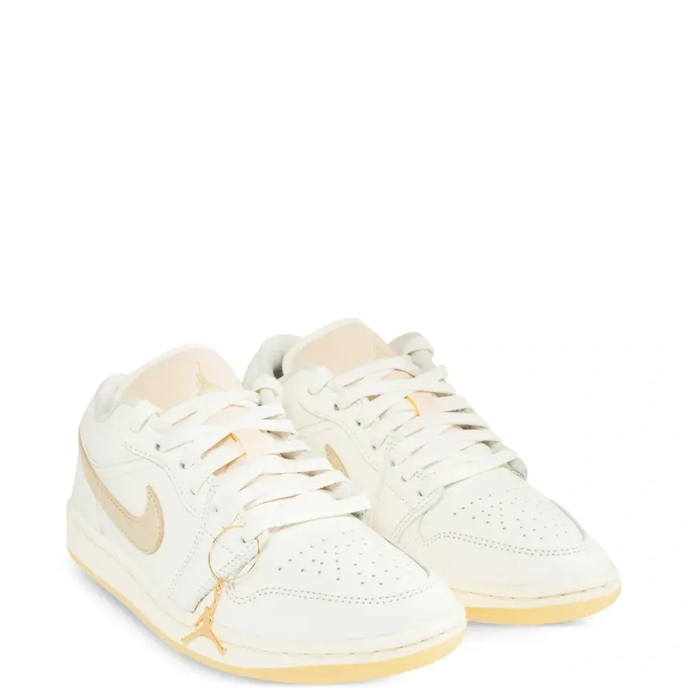 Кроссовки Air Jordan 1 Low на шнуровке