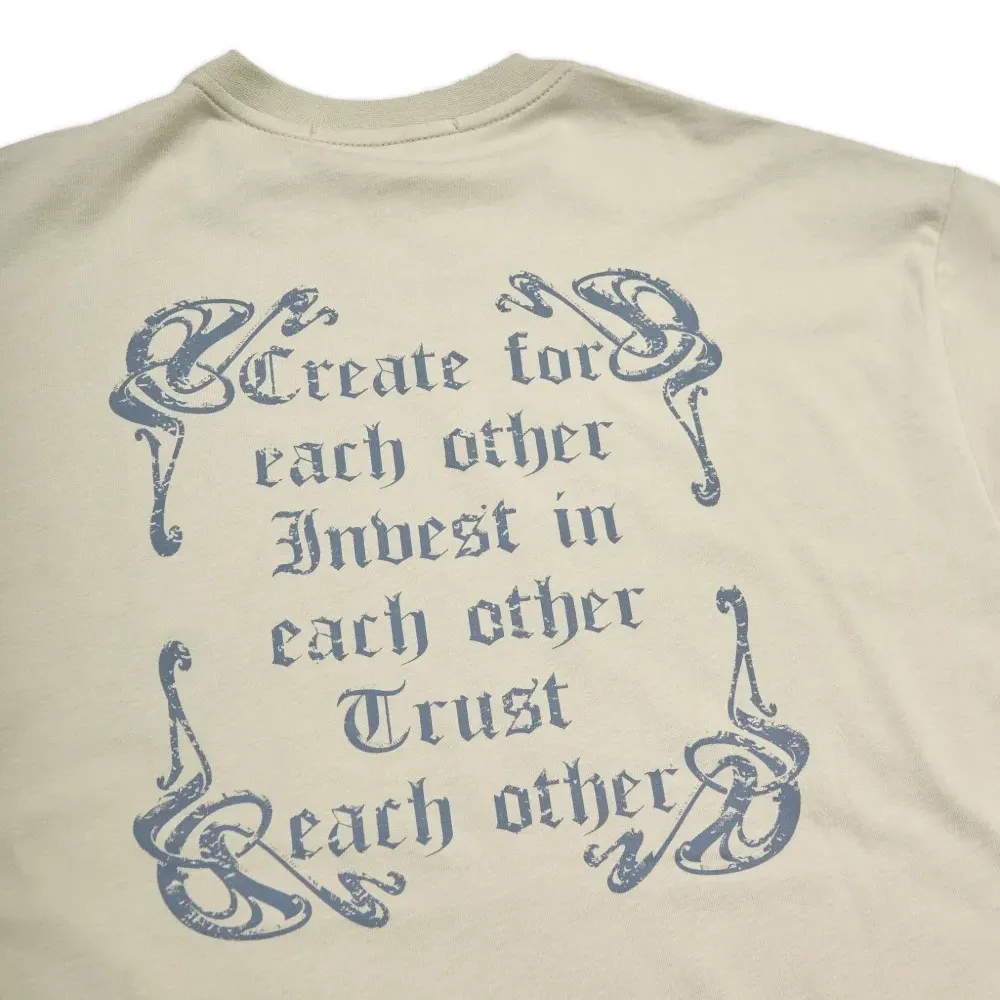 Больше футболок с графическим принтом