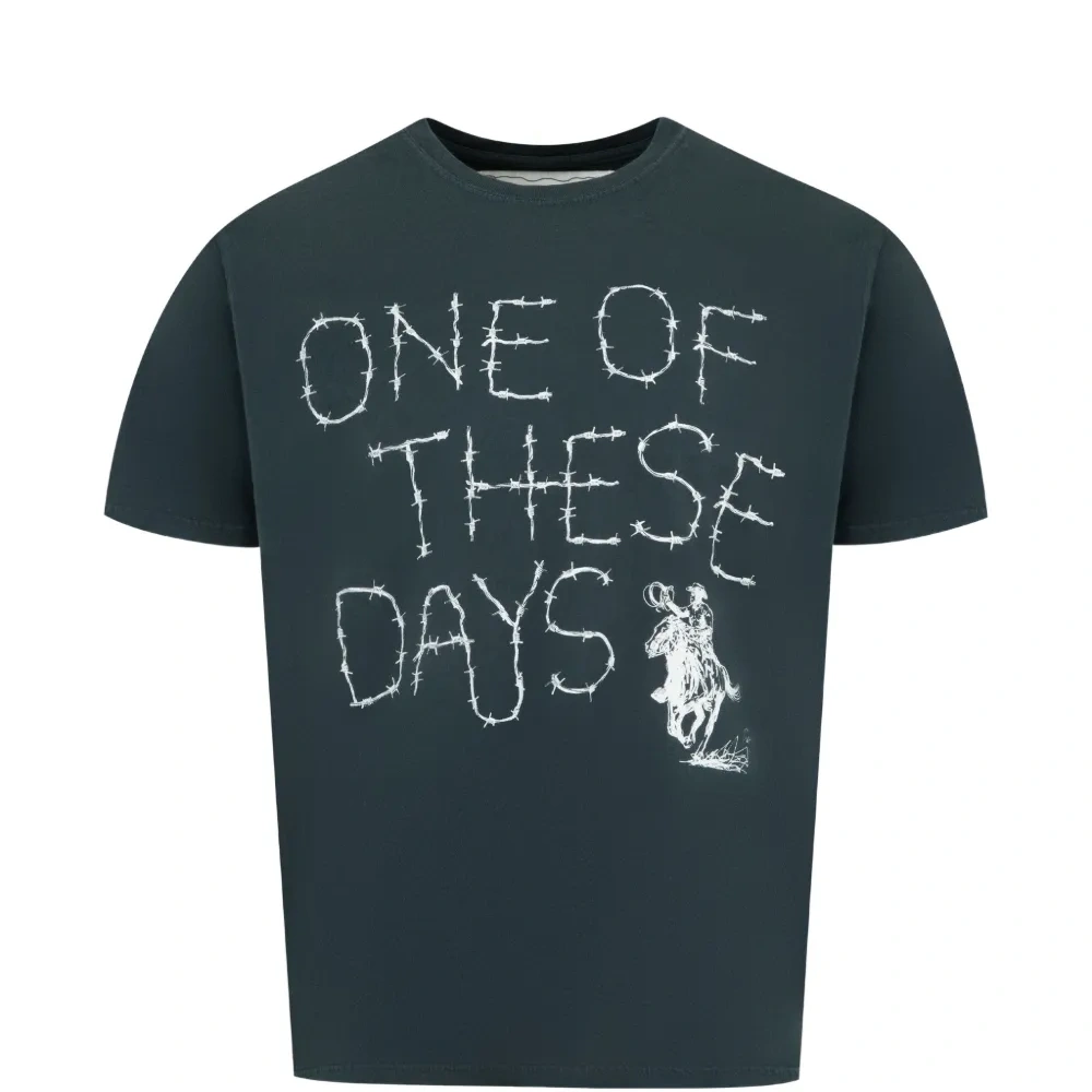 Футболка с рисунком "колючая проволока"