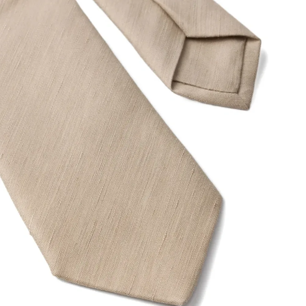 Галстук с заострённым концом