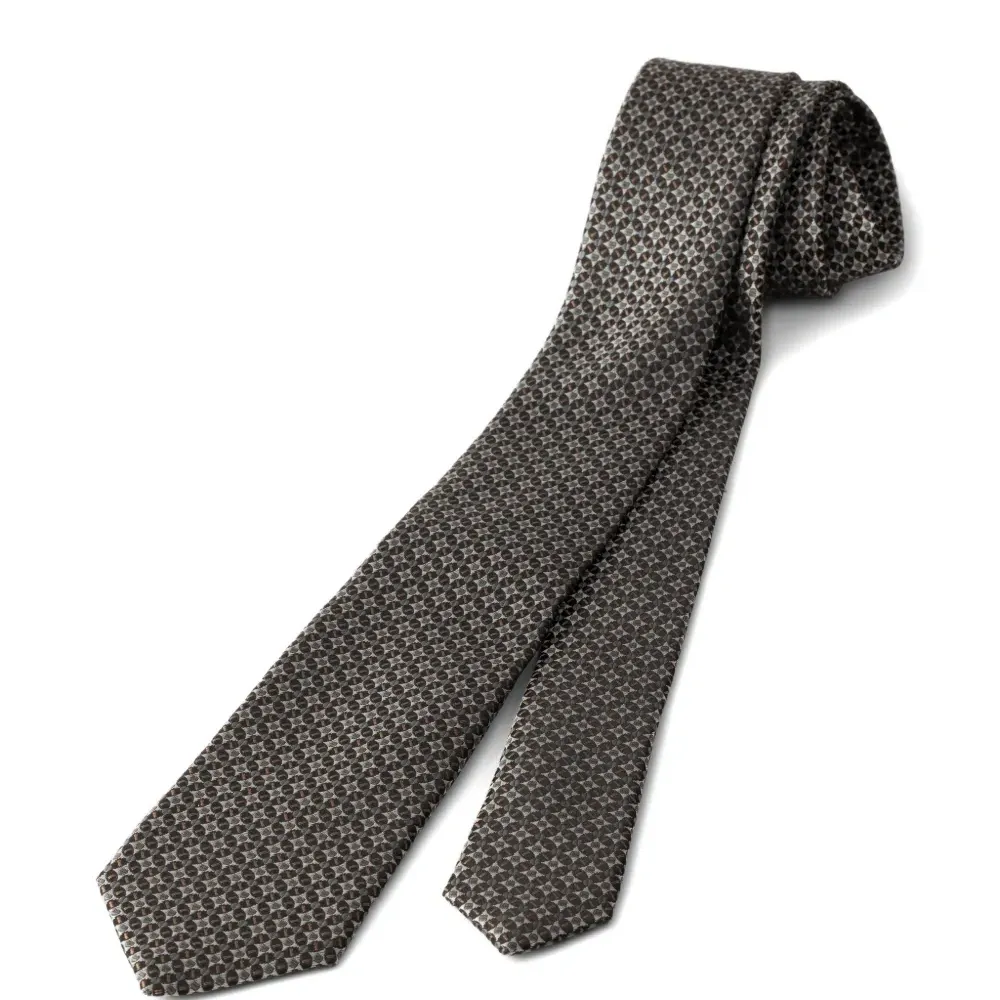 Галстук из шелка с геометрическим узором