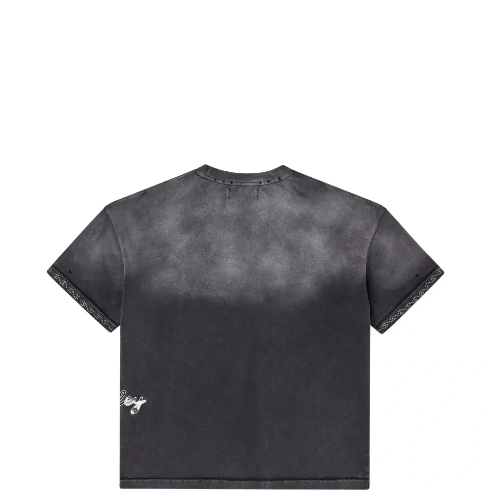 Футболка с пирсингом