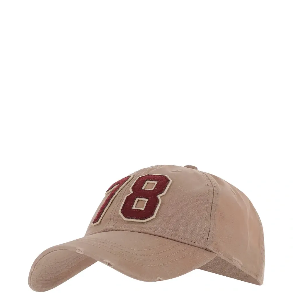 Бейсболка с аппликацией