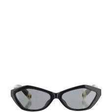 Солнцезащитные очки с угловатой оправой