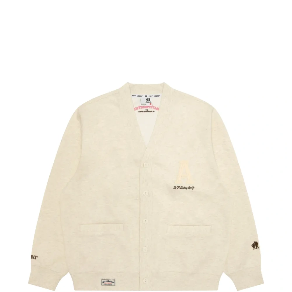 Кардиган с V-образным вырезом и аппликацией