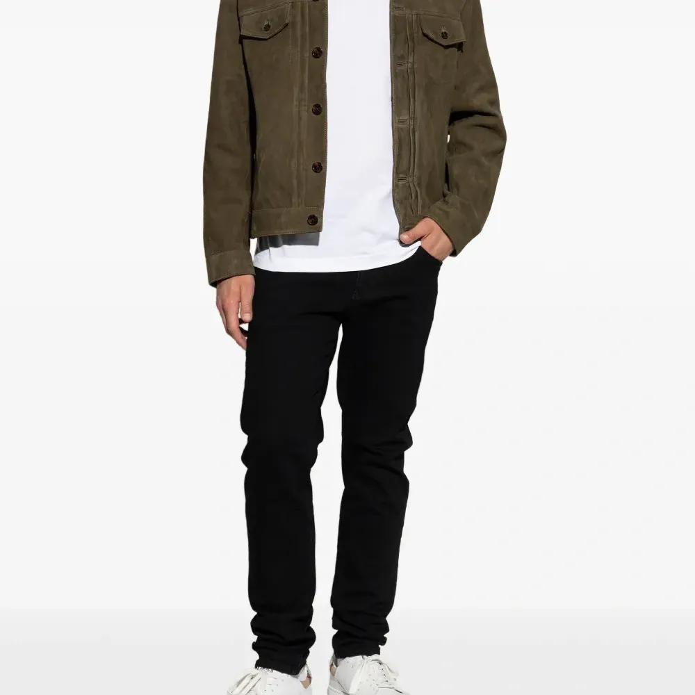 Футболка с нашивкой-логотипом