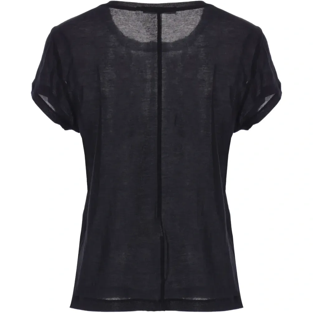 Футболка с загнутыми рукавами