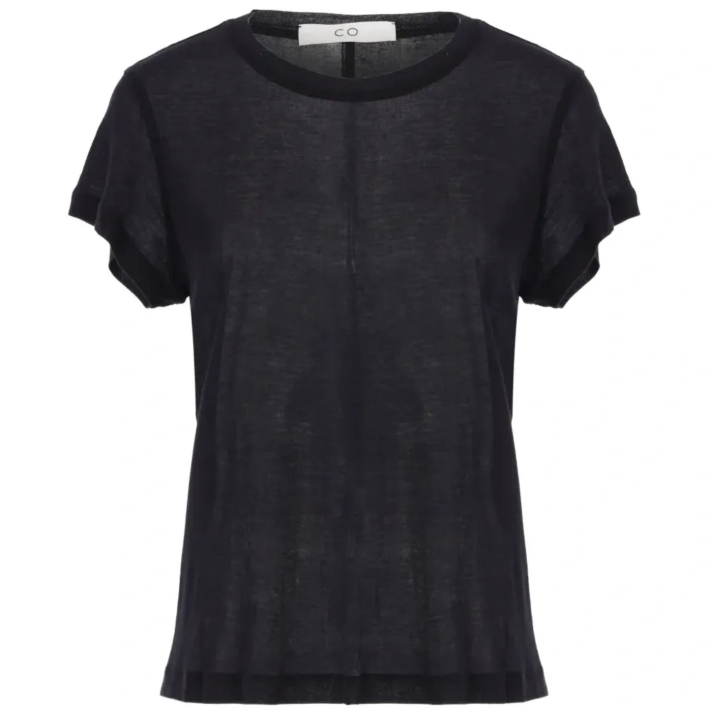 Футболка с загнутыми рукавами