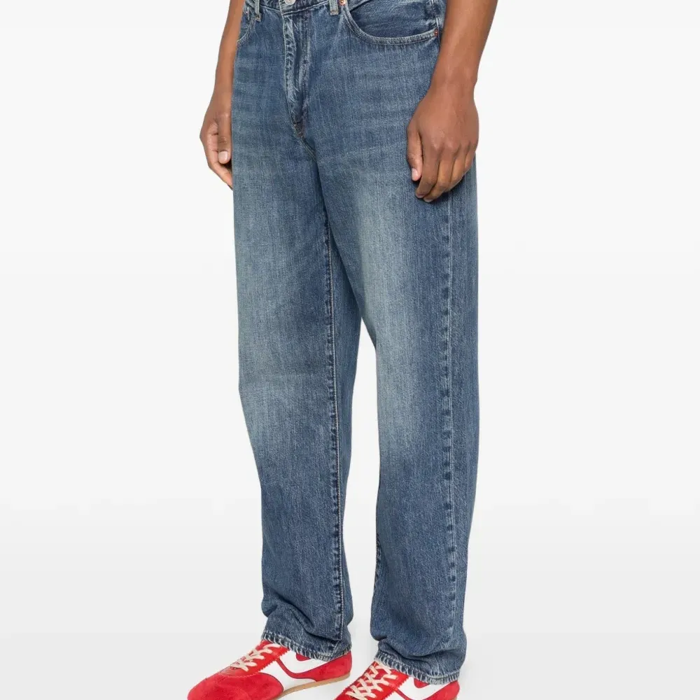 Джинсы с нашивкой-логотипом