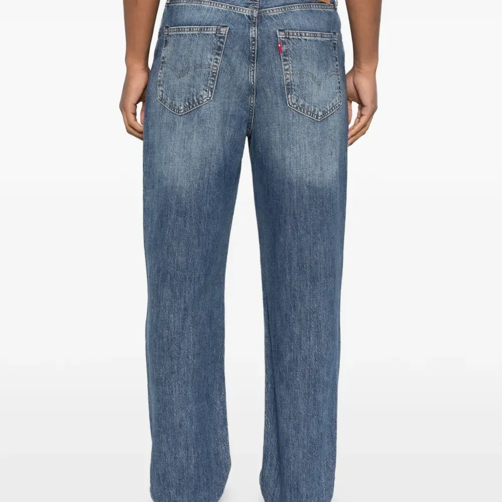 Джинсы с нашивкой-логотипом