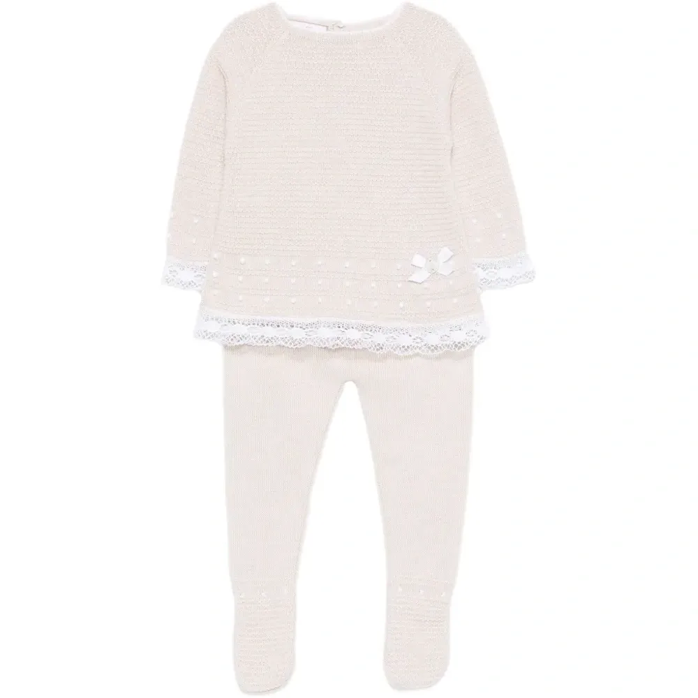 Вязаный комплект с отделкой из кружева