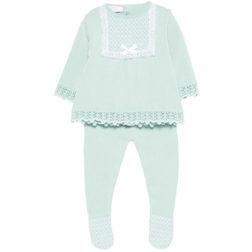 Вязаный комплект с отделкой из кружева