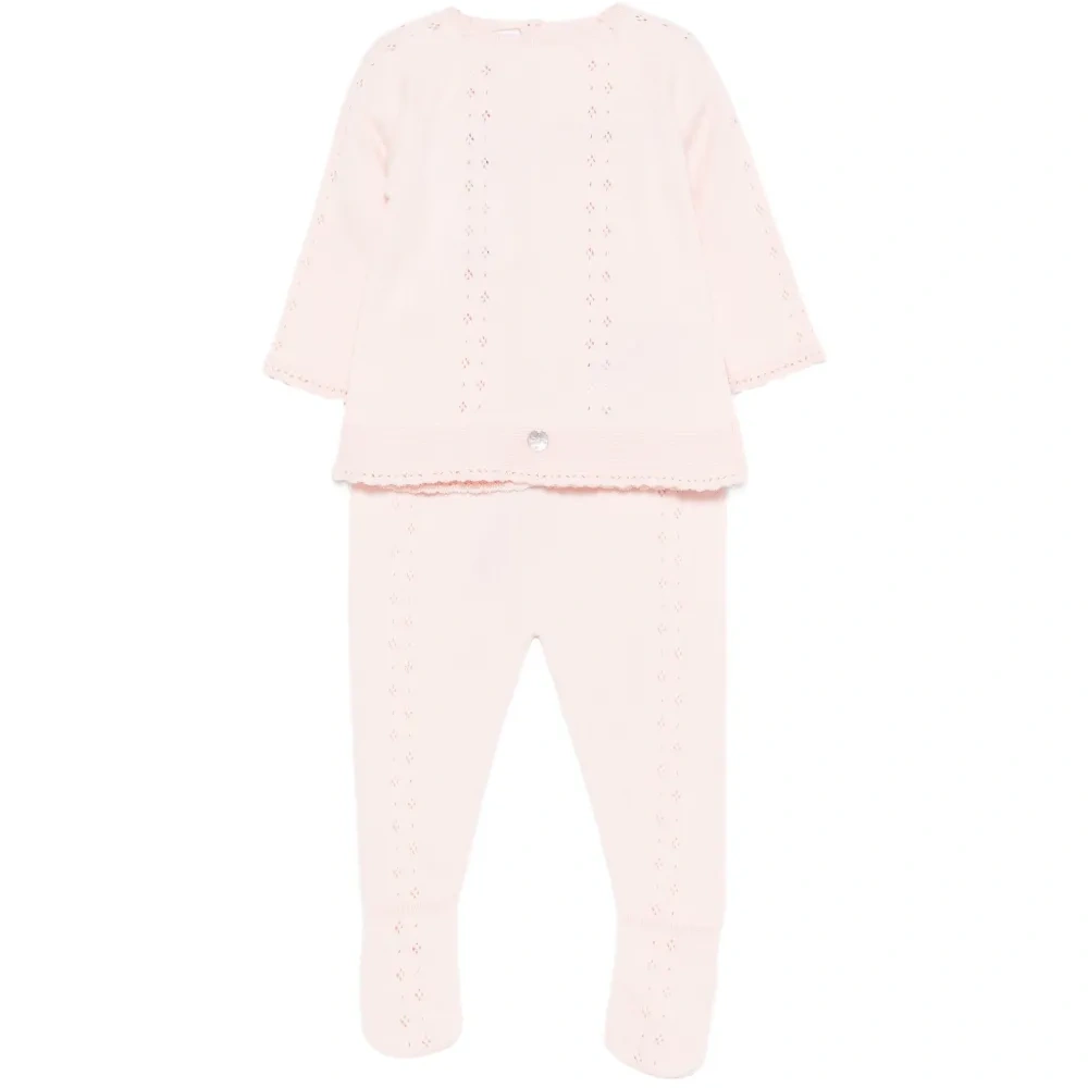 Вязаный комплект с брючками и ажурной отделкой