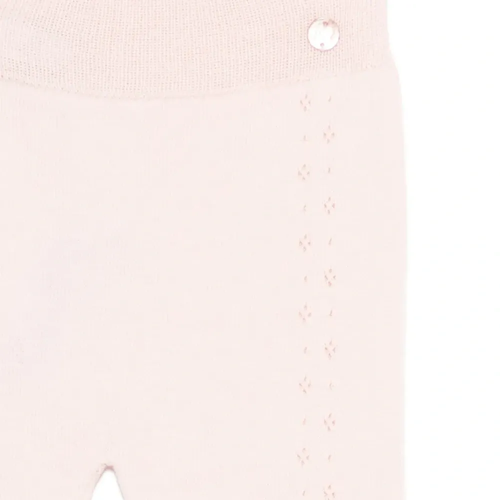 Вязаный комплект с брючками и ажурной отделкой