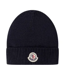 Шапка бини с нашивкой-логотипом Шапка бини с нашивкой-логотипом