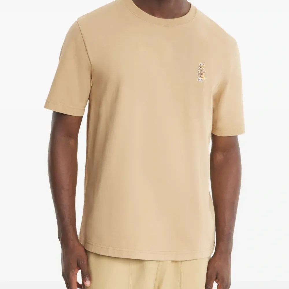 Футболка с вышивкой