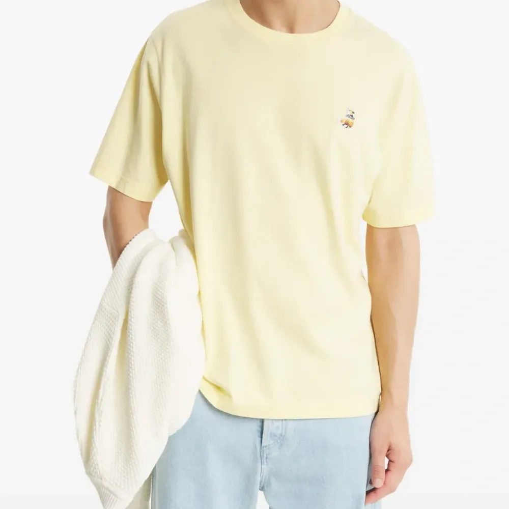 Футболка с вышивкой и круглым вырезом