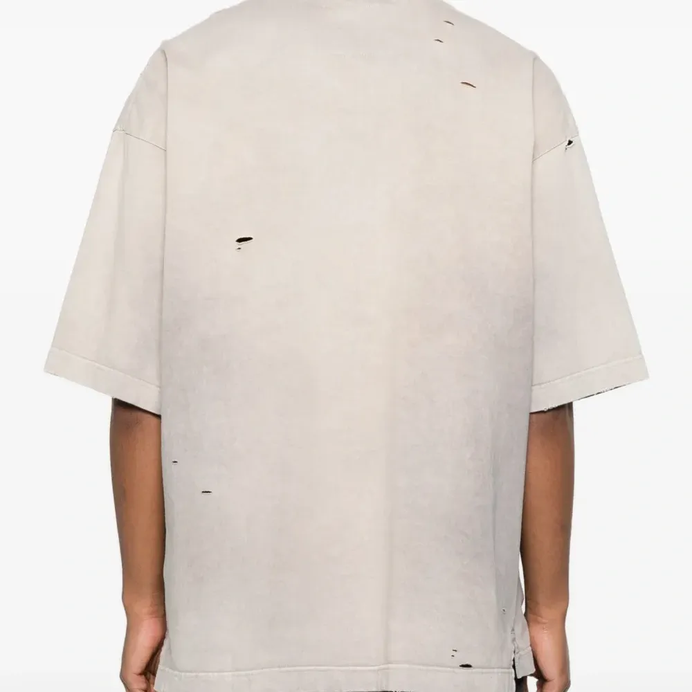 Футболка с V-образным вырезом